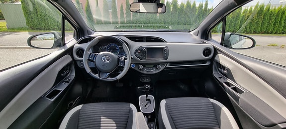 Toyota Yaris 12 of 14
