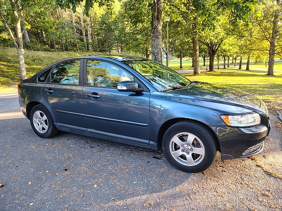Volvo S40 2 of 8
