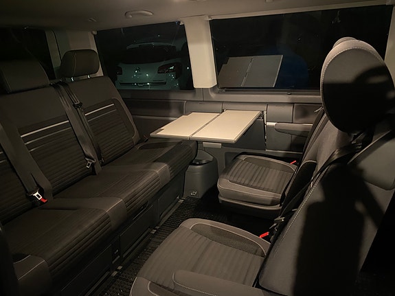 Volkswagen Multivan 8 of 9