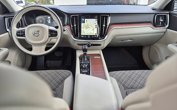 Volvo V60 13 of 22