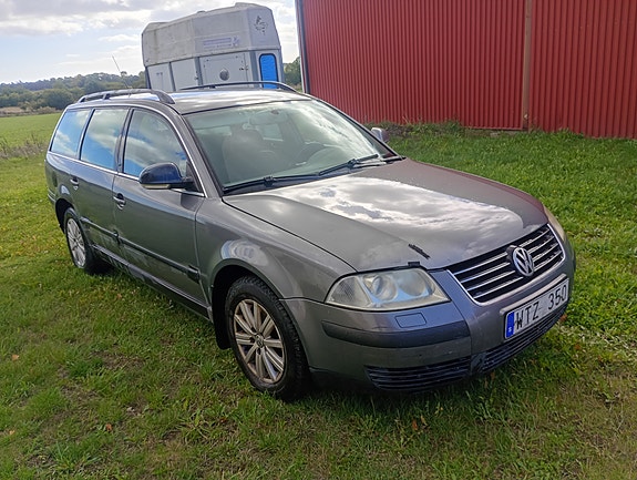Volkswagen Passat 2 of 13