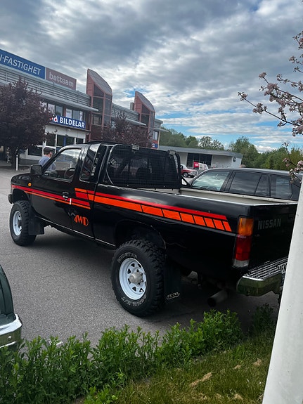 Nissan King Cab 3 of 3