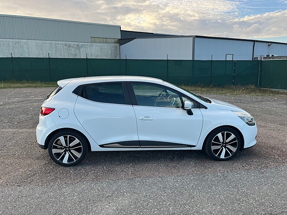 Renault Clio 6 of 10