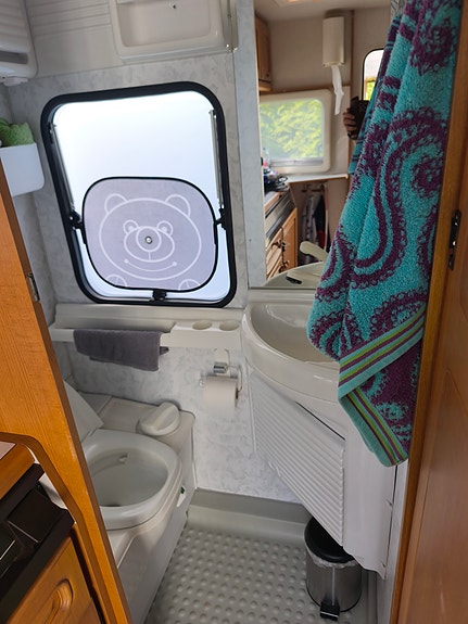 Adria Unica C 502 Lh 13 of 17