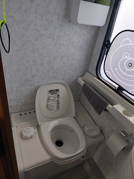 Adria Unica C 502 Lh 14 of 17