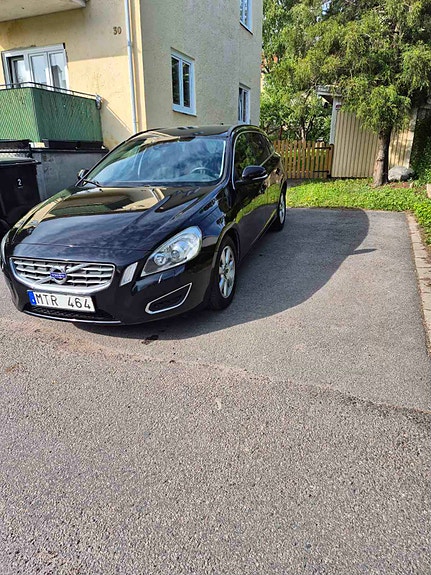 Volvo V60 2 of 4