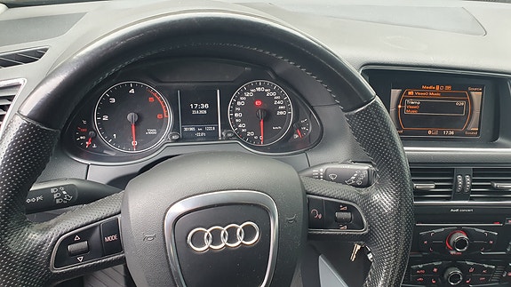 Audi Q5 2 of 8