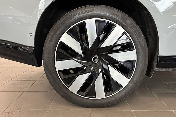 Volvo EX90 17 of 25