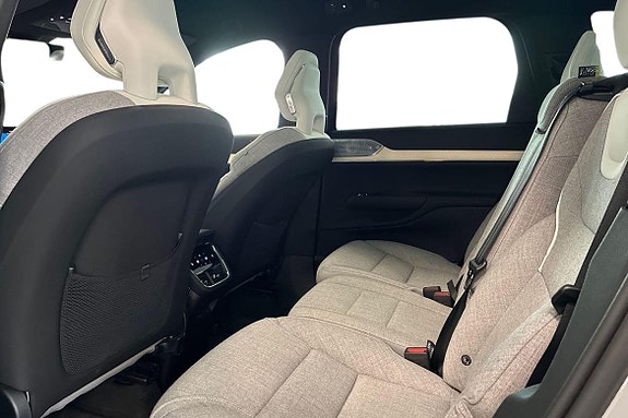 Volvo EX90 13 of 25
