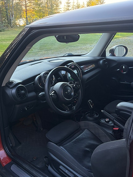 MINI Cooper S 5 of 11