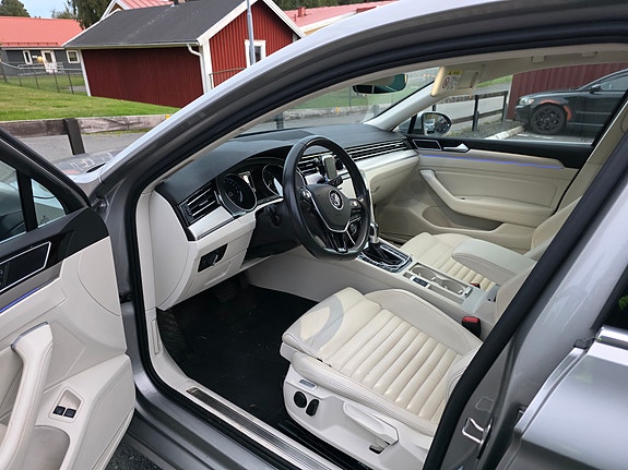 Volkswagen Passat 5 of 5