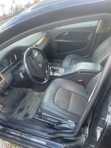 Volvo V70 4 of 6