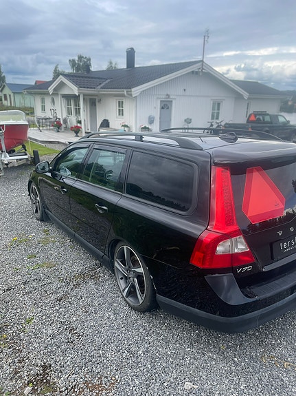 Volvo V70 2 of 6