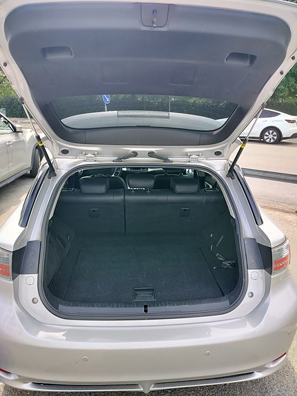Lexus CT200h 8 of 14