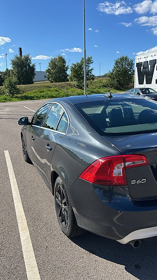 Volvo S60 2 of 9