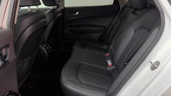 Kia Optima 7 of 30