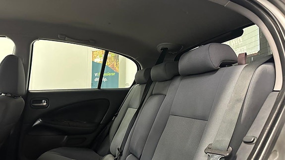Nissan Almera 11 of 19