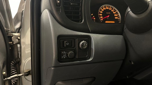 Nissan Almera 9 of 19