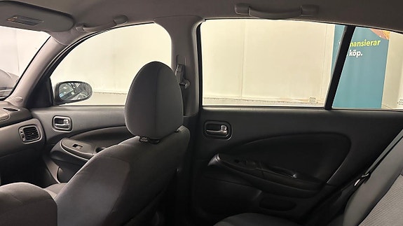 Nissan Almera 14 of 19