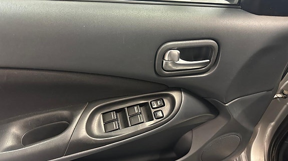 Nissan Almera 7 of 19
