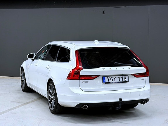 Volvo V90 2 of 15