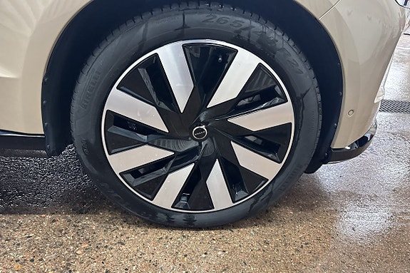 Volvo EX90 18 of 28