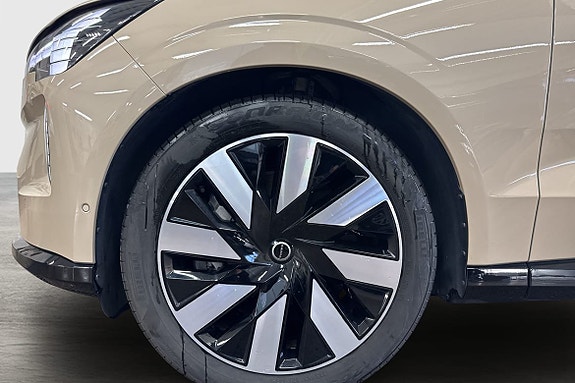 Volvo EX90 10 of 28