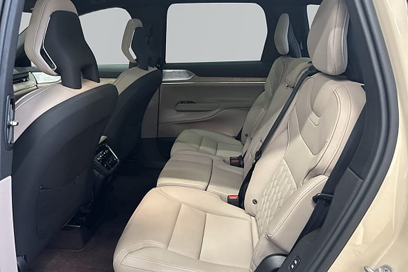 Volvo EX90 7 of 28