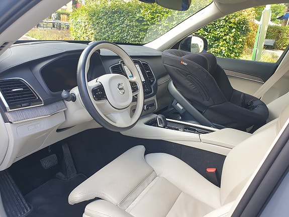 Volvo XC90 13 of 30