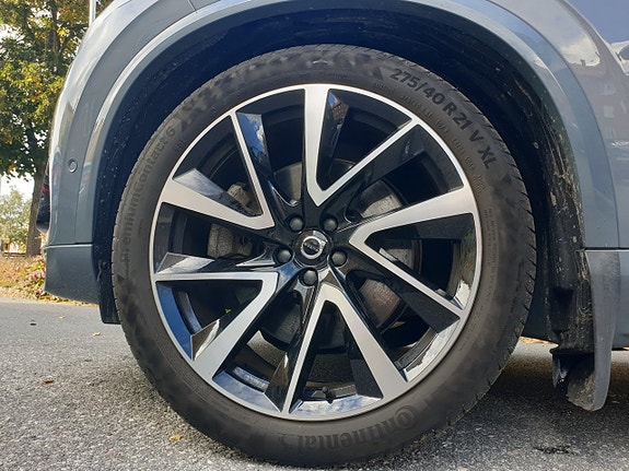 Volvo XC90 10 of 30