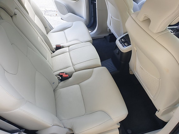 Volvo XC90 8 of 30
