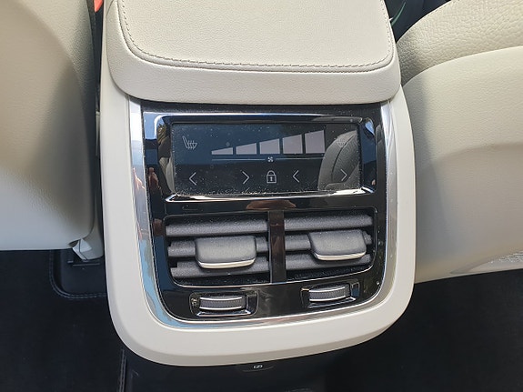 Volvo XC90 28 of 30