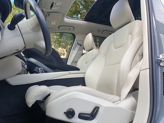 Volvo XC90 4 of 30