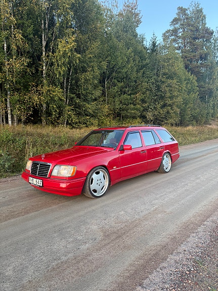 Mercedes-Benz 300 TD 4 of 7