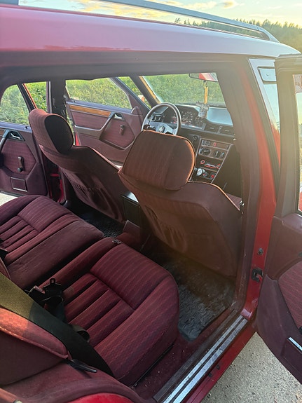 Mercedes-Benz 300 TD 6 of 7