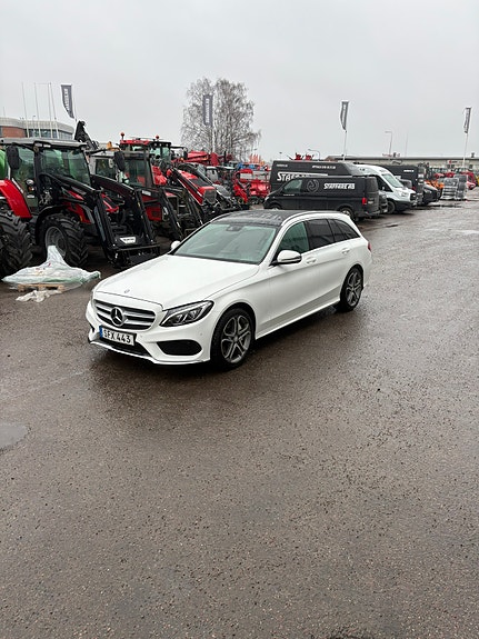 Mercedes-Benz C250 2 of 8