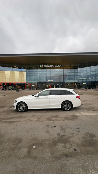 Mercedes-Benz C250 4 of 8