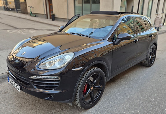 Porsche Cayenne 3 of 11