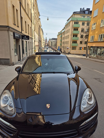 Porsche Cayenne 4 of 11