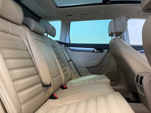 Volkswagen Passat 14 of 21