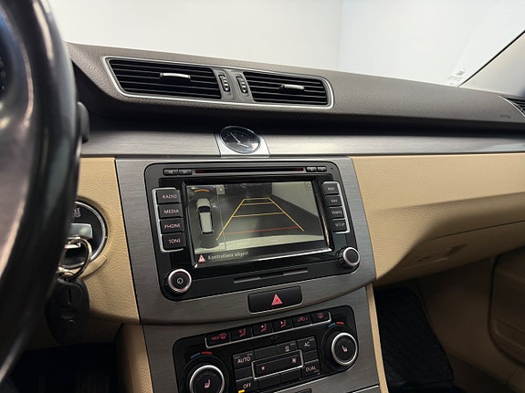 Volkswagen Passat 16 of 21