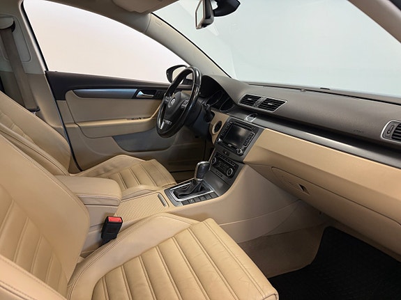 Volkswagen Passat 13 of 21