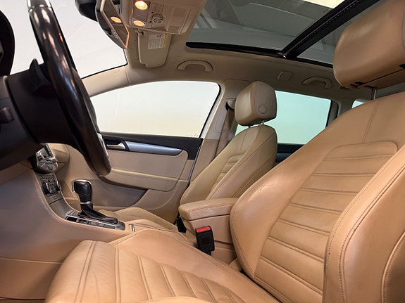 Volkswagen Passat 11 of 21