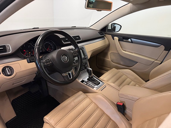Volkswagen Passat 8 of 21