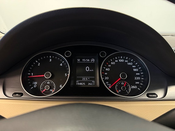 Volkswagen Passat 15 of 21