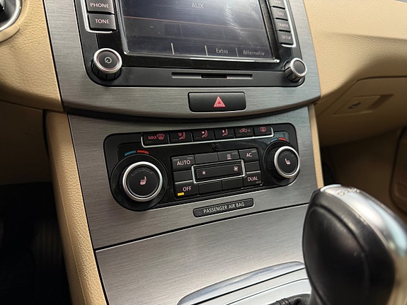 Volkswagen Passat 19 of 21