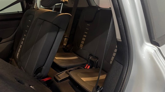 BMW 218d 8 of 30