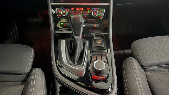 BMW 218d 19 of 30