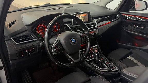 BMW 218d 4 of 30