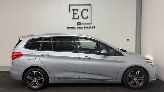 BMW 218d 14 of 30